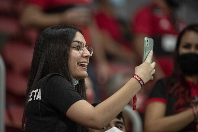 场上不断超 场上不断超