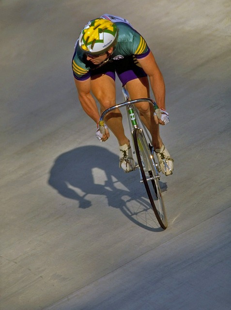 西部最新排名：雷霆创NBA奇迹，勇士收大礼，5-8名差距缩小.